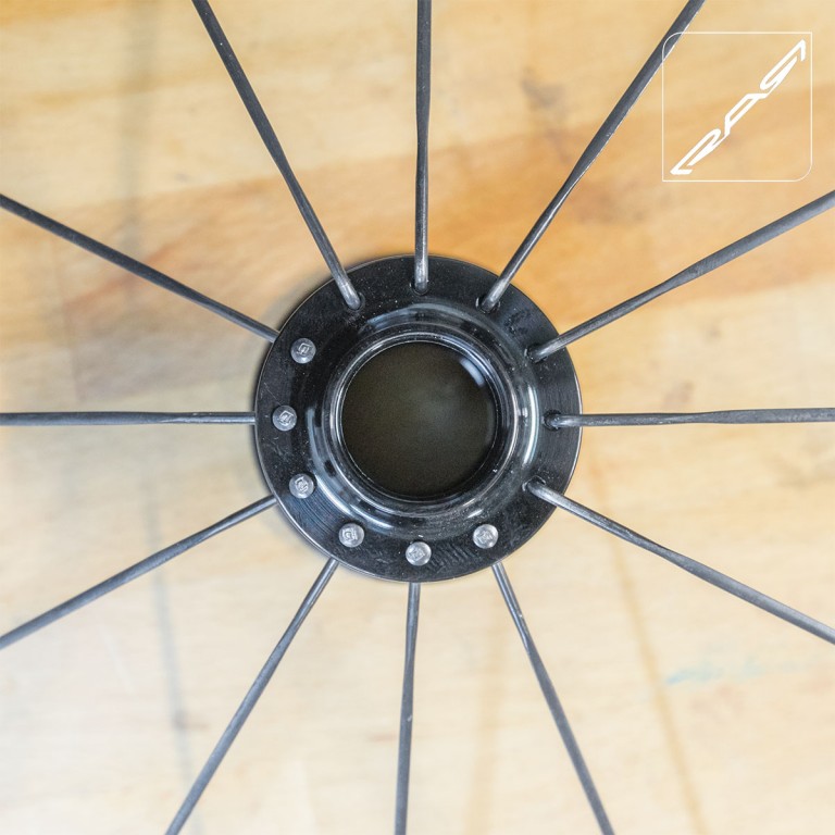 Présentation du rayonnage radial. Coude extérieur ou intérieur au flasque. En rayonnage radial alterné, nous en plaçons un dans un sens, le suivant dans l’autre sens.